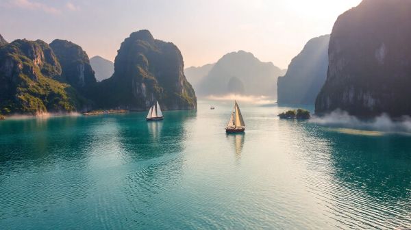 Découvrez les merveilles naturelles de la baie d'Halong